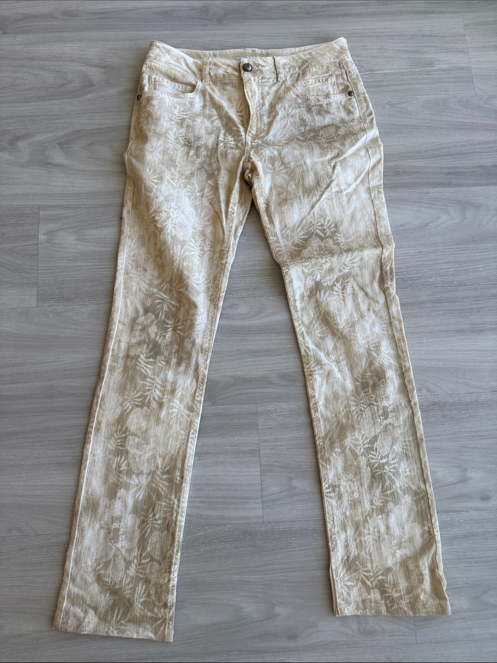 CHANEL Cream Beige Floral Print Jeans Pants CC Button Size 38 Made in Italy